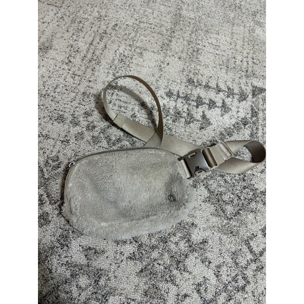 Lululemon Everywhere Belt Bag Crossbody Fanny pack Sz O/S SHERPA beige tan